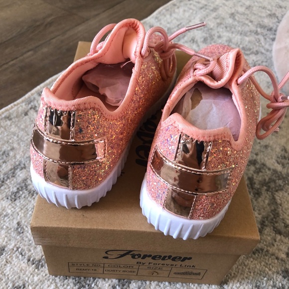 🆕 Women’s Forever by Forever Link Sneakers - Picture 4 of 11